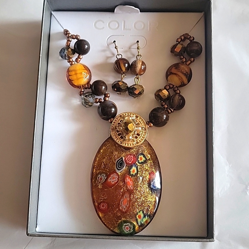 COLOR COSTUME JEWELRY NECKLACE & EARRINGS SET NEW IN BOX